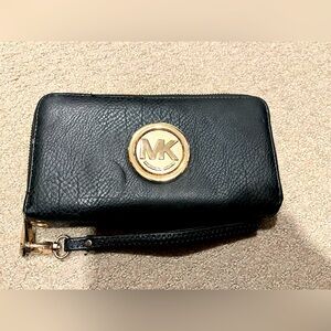 Michael Kors multifunction wallet purse